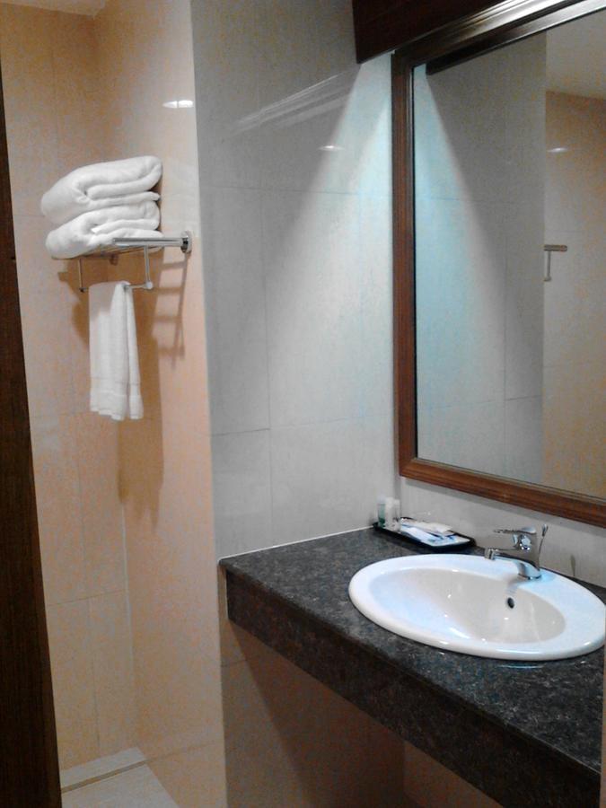 Silver Green Hotel Rangun Kültér fotó